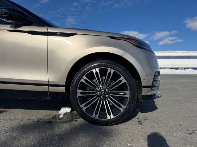 New 2026 Batumi Gold Land Rover Dynamic SE image 9