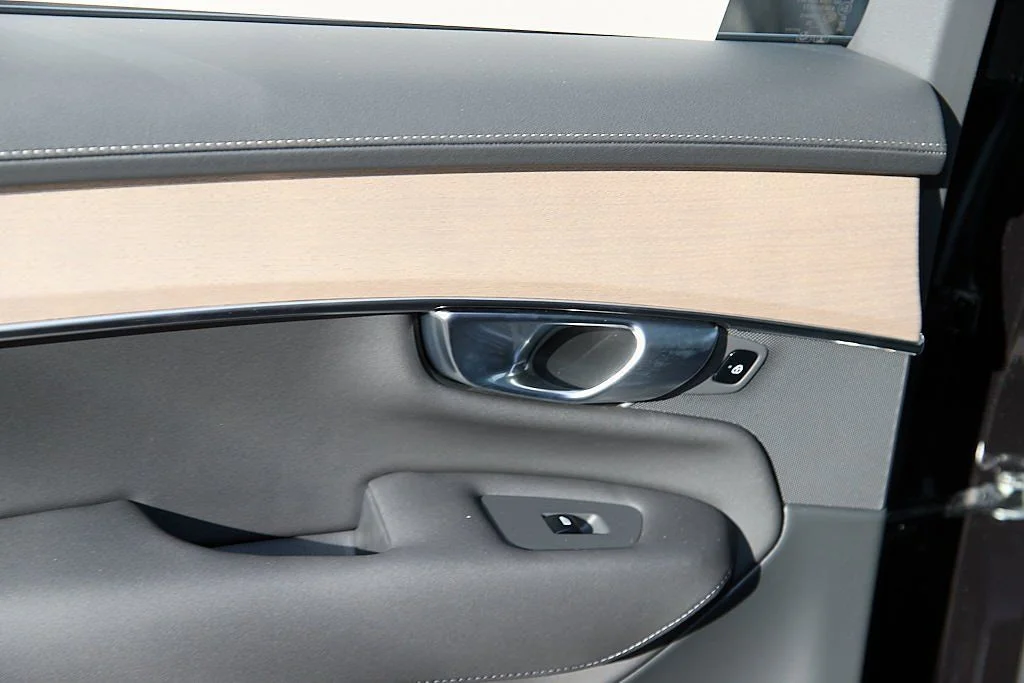 New 2026 Onyx Black Volvo Plus image 19