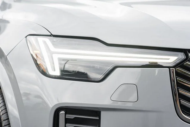 New 2026 Vapour Grey Volvo B6 Plus 7-Seater image 14