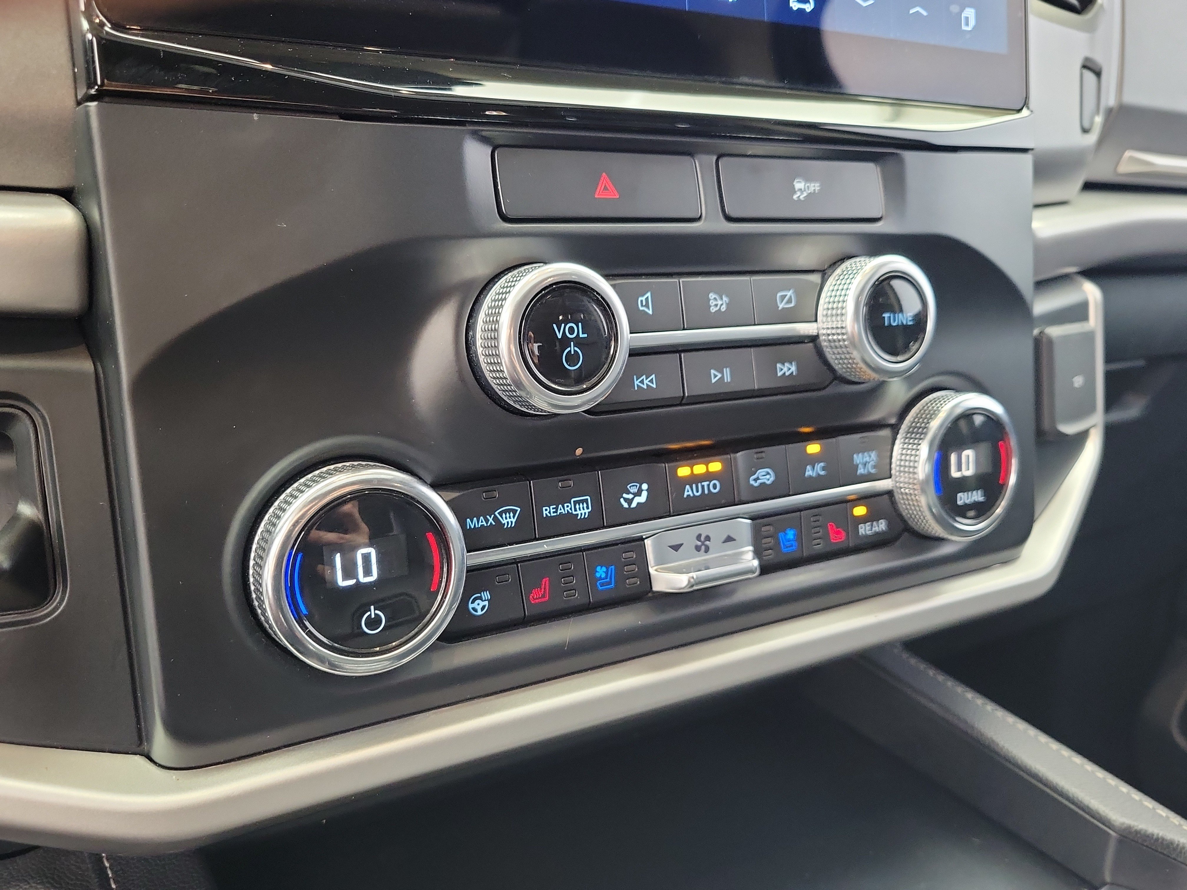 Used 2022 White Metallic Ford XLT image 29