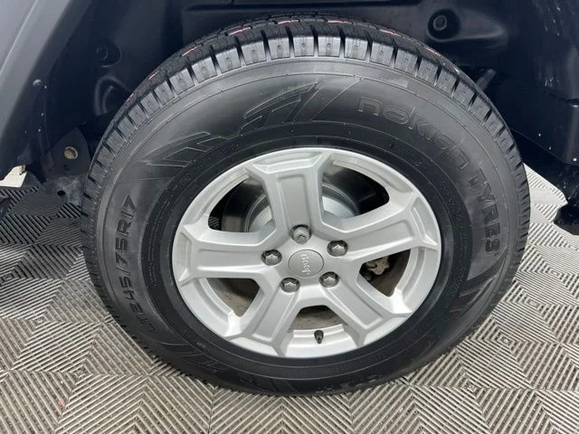Used 2020 White Jeep Sport S image 9
