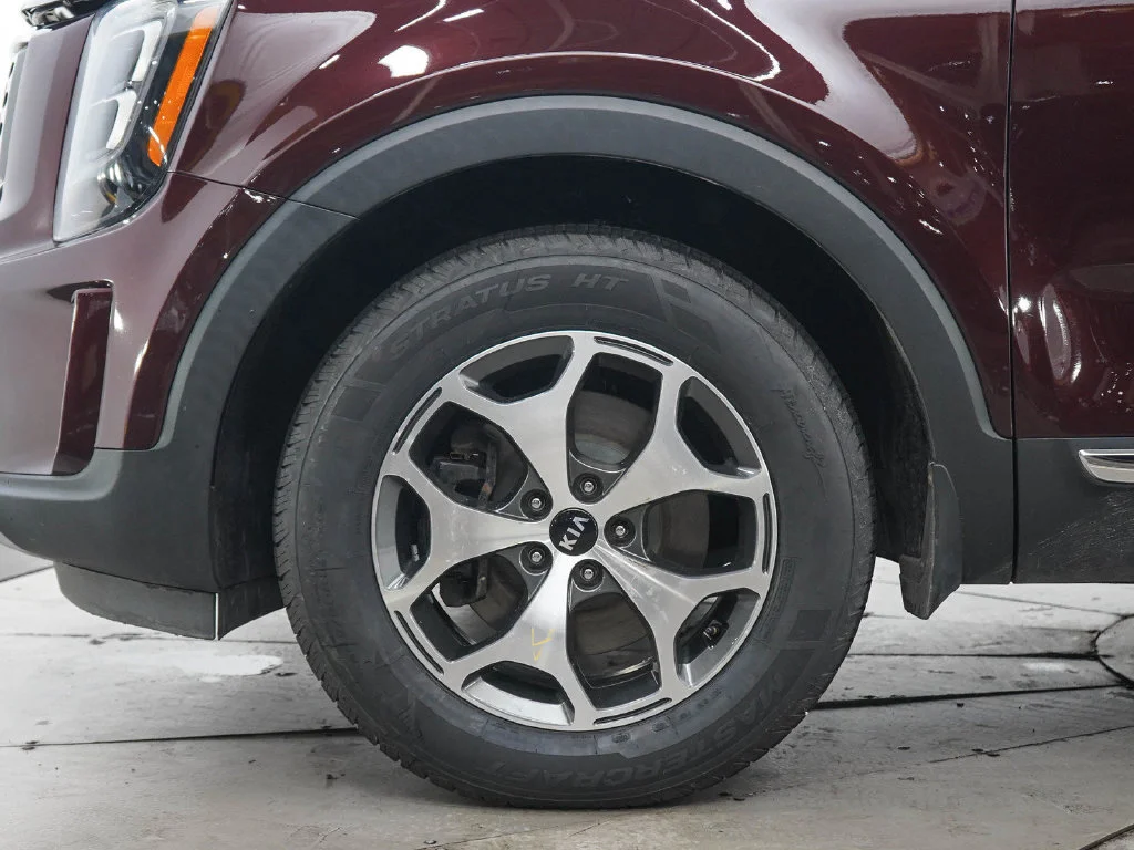 Used 2020 Maroon Kia EX image 31