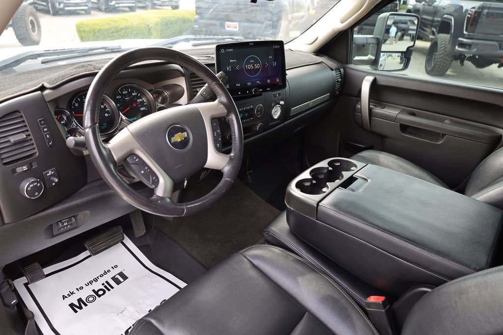 Used 2011 Sheer Silver Metallic Chevrolet LT image 12