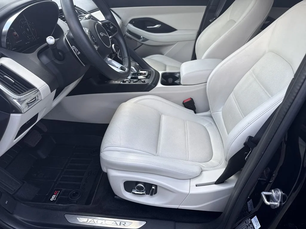 Used 2022  Jaguar P250 SE image 9