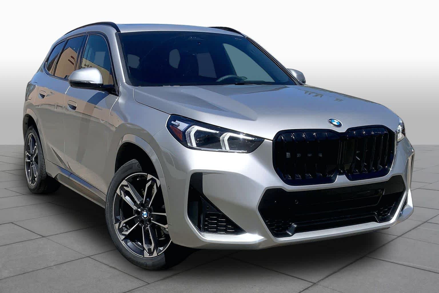 New 2026 Space Silver Metallic BMW xDrive28i image 2