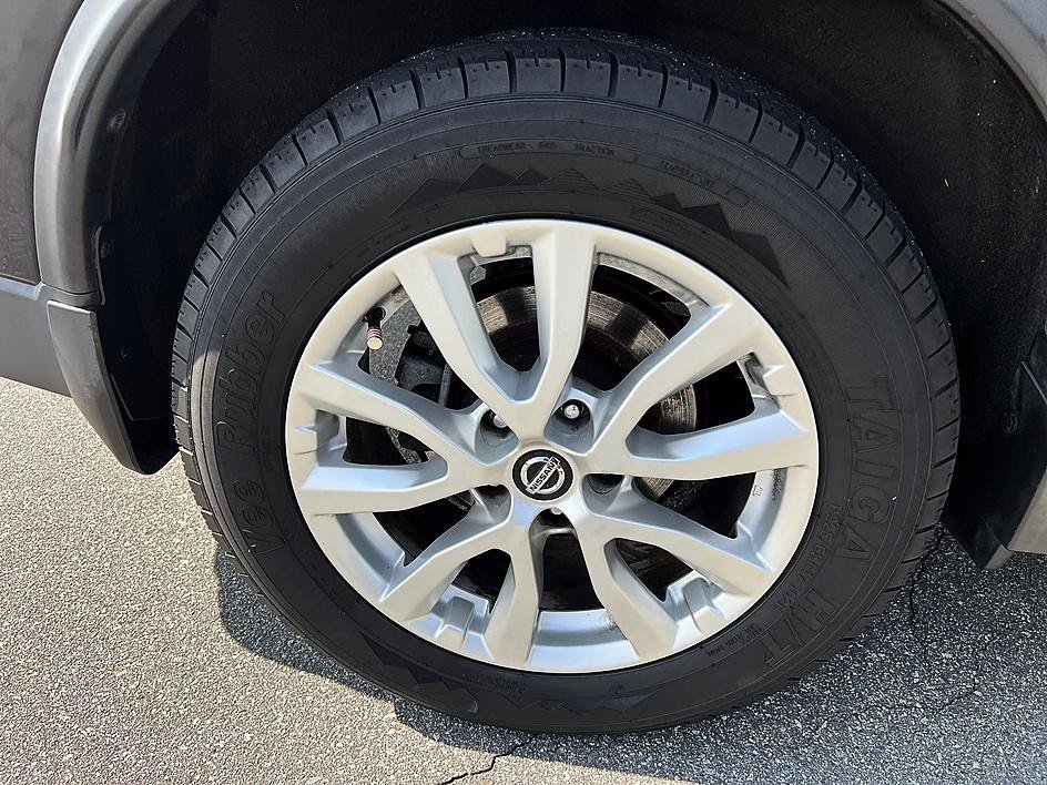 Used 2019 Magnetic Black Pearl Nissan S image 11