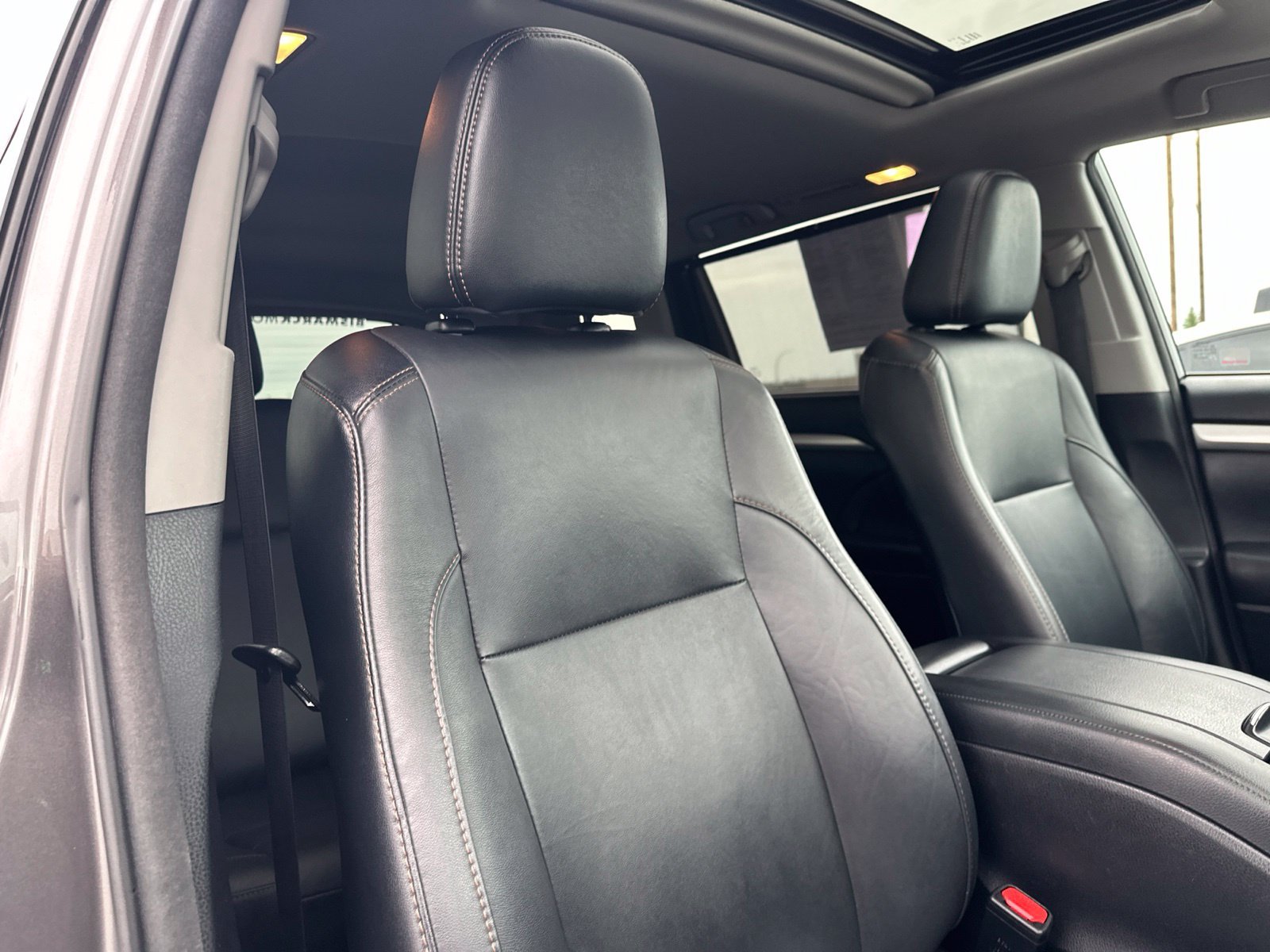 Used 2017  Toyota XLE image 41