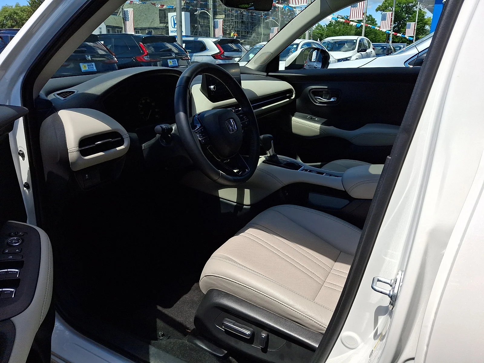 Used 2025 Platinum White Pearl Honda EX-L image 11