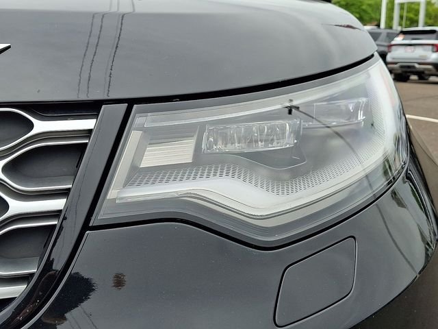 Used 2023 Santorini Black Land Rover Metropolitan Edition image 9