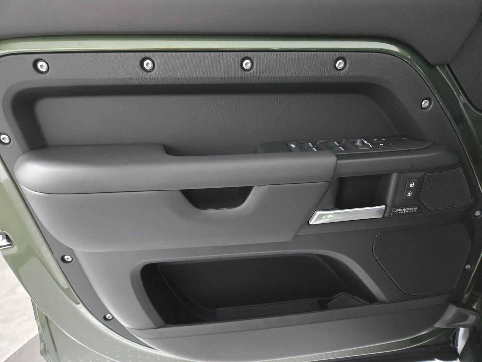 New 2026 Woolstone Green Land Rover X-Dynamic SE image 22