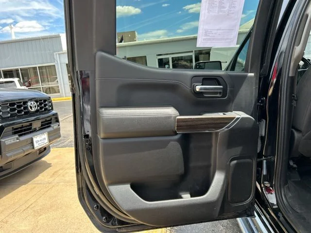 Used 2019  Chevrolet LT Trail Boss image 17