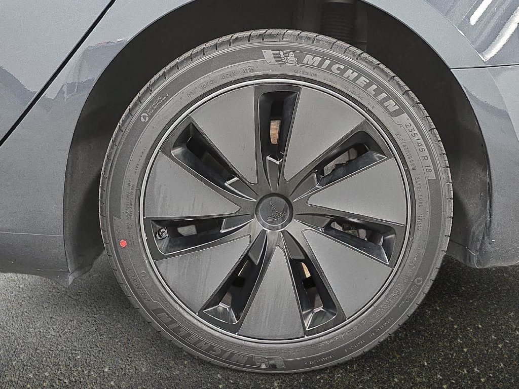 Used 2025  Tesla  image 26