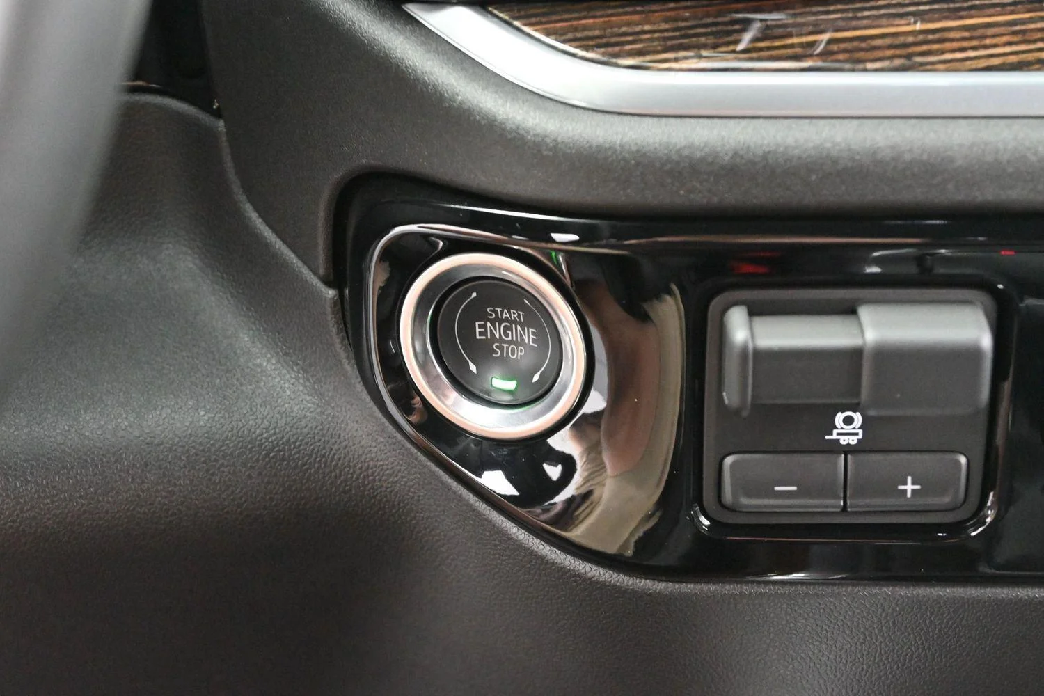 Used 2026 Sterling Metallic GMC Elevation image 25