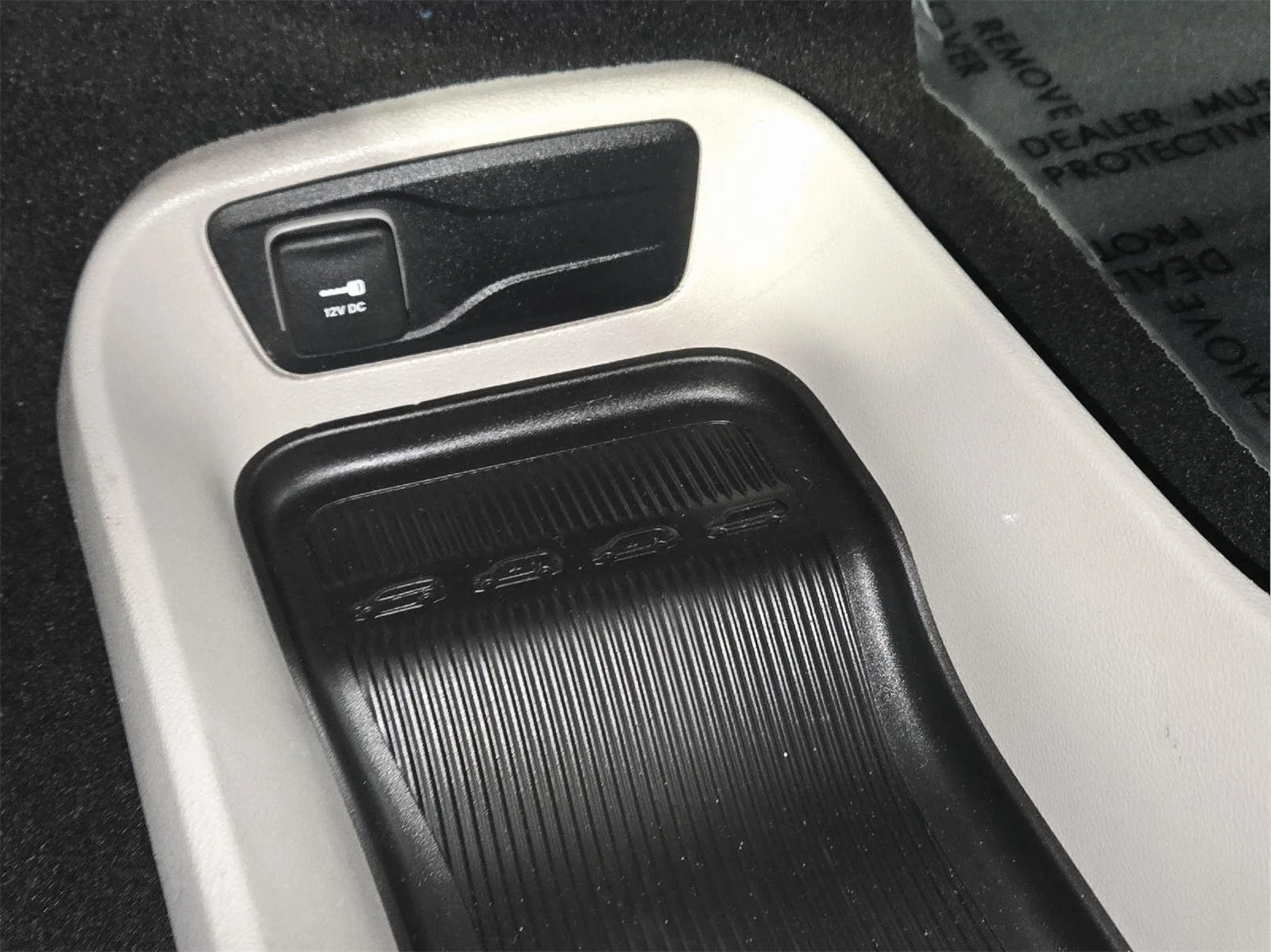 Used 2019 Granite Crystal Metallic Clearcoat Chrysler L image 24