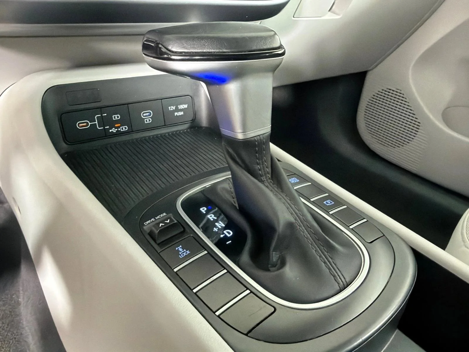 Used 2024 White Hyundai SEL image 30