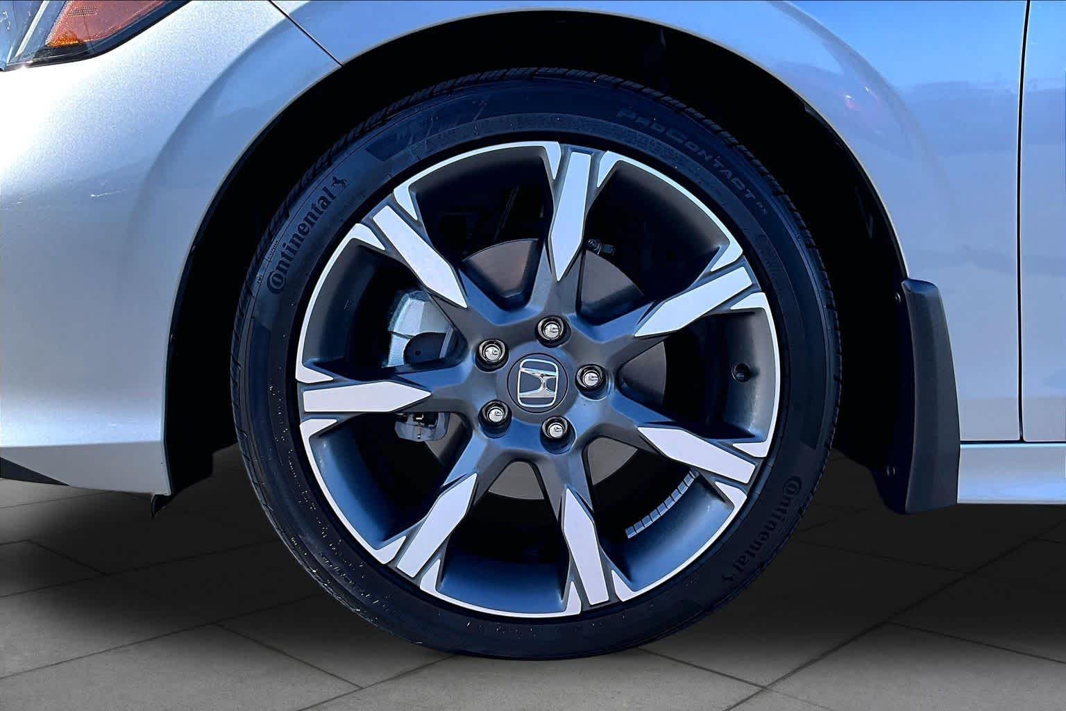 Used 2025 Solar Silver Metallic Honda Sport Touring image 10