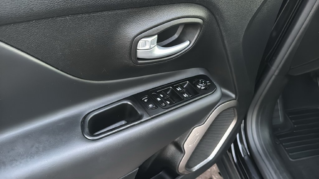 Used 2023 Black Jeep Latitude image 23