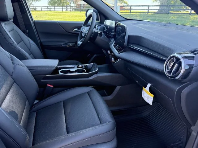2027 Chevrolet Equinox LT - Photo 10
