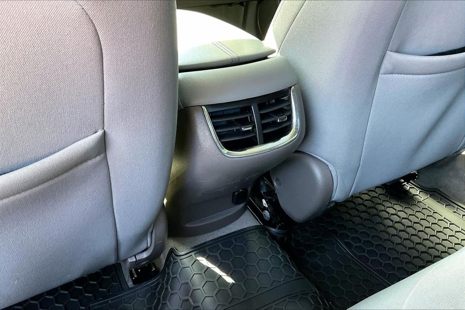 Used 2021 Silver Ice Metallic Chevrolet LT image 33