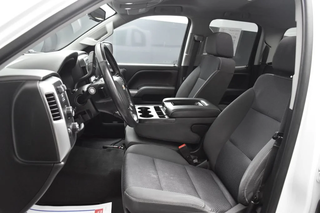 Used 2019 Summit White Chevrolet LT image 18