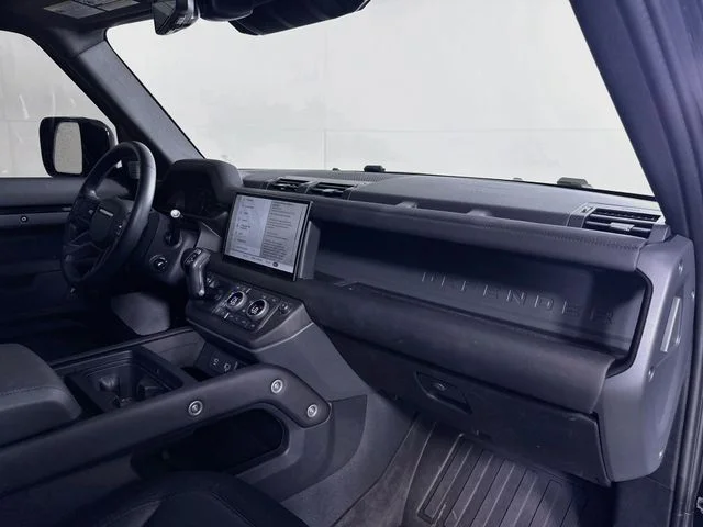 Certified Used 2024 Black Land Rover X-Dynamic SE image 31
