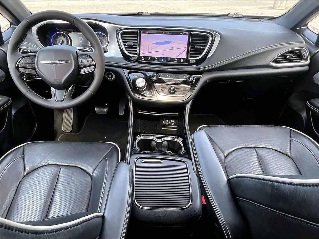 Used 2025 Black Chrysler Limited image 22