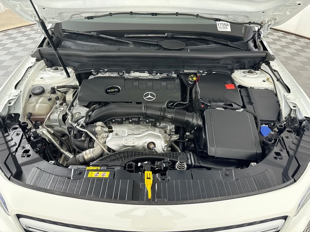 Used 2023 White Mercedes-Benz GLB 250 image 30