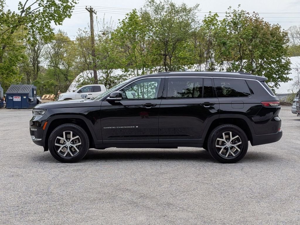Used 2023 Black Jeep Limited image 10