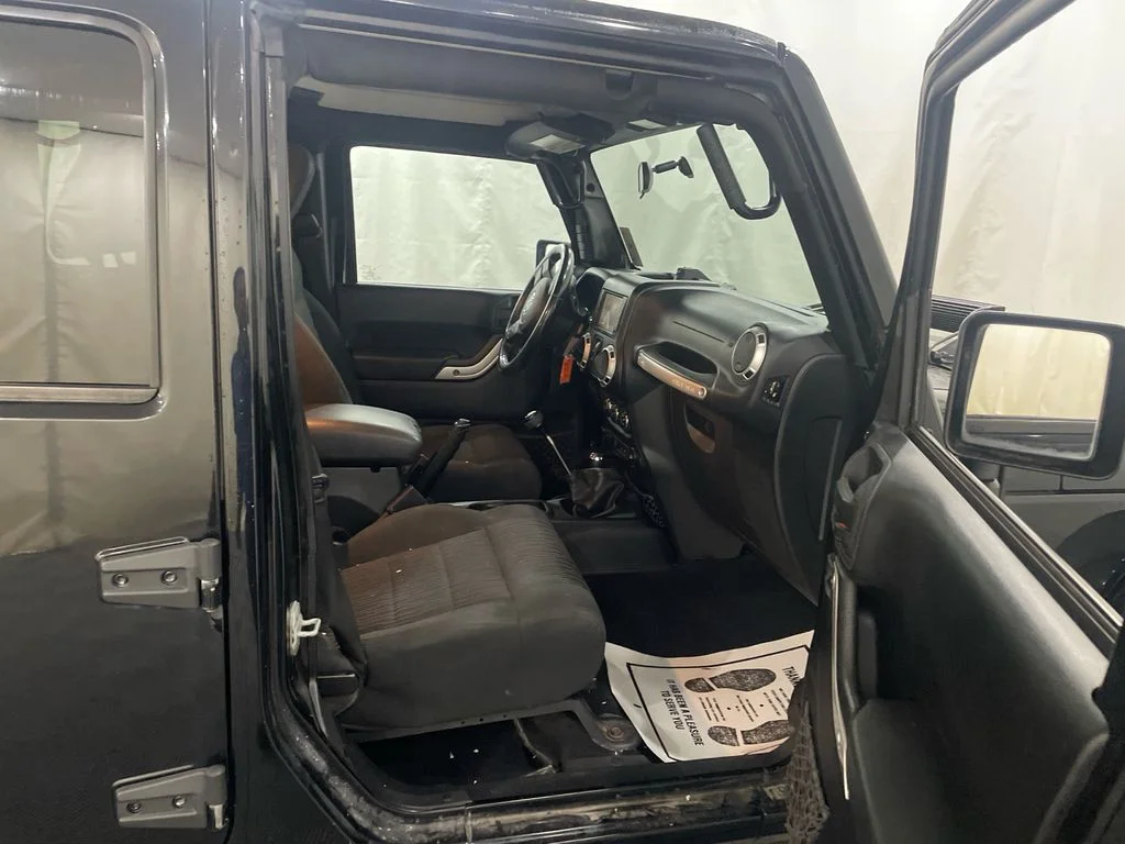 Used 2012  Jeep Rubicon image 23