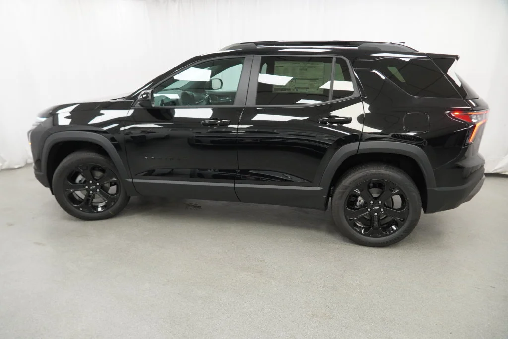 New 2027 Mosaic Black Metallic Chevrolet LT image 38