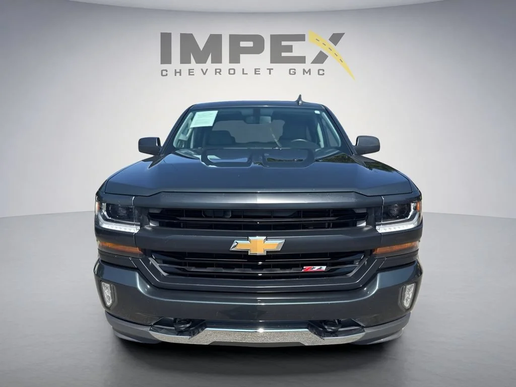 Used 2017 GRAPHITE METALLIC Chevrolet LT image 8