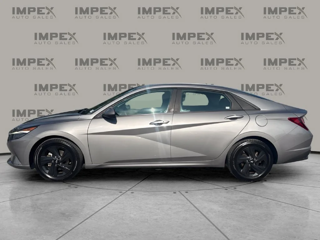 Used 2021 Silver Hyundai SEL image 2