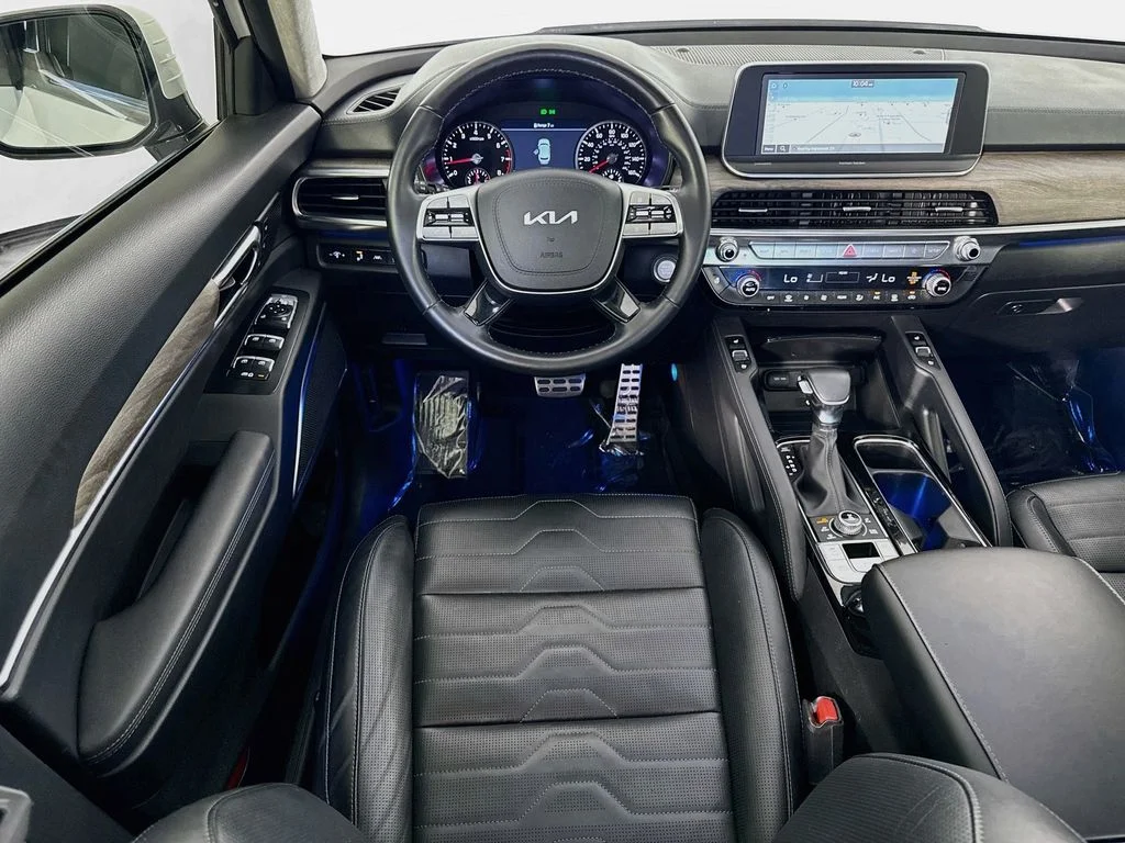 Used 2022 White Kia SX image 23