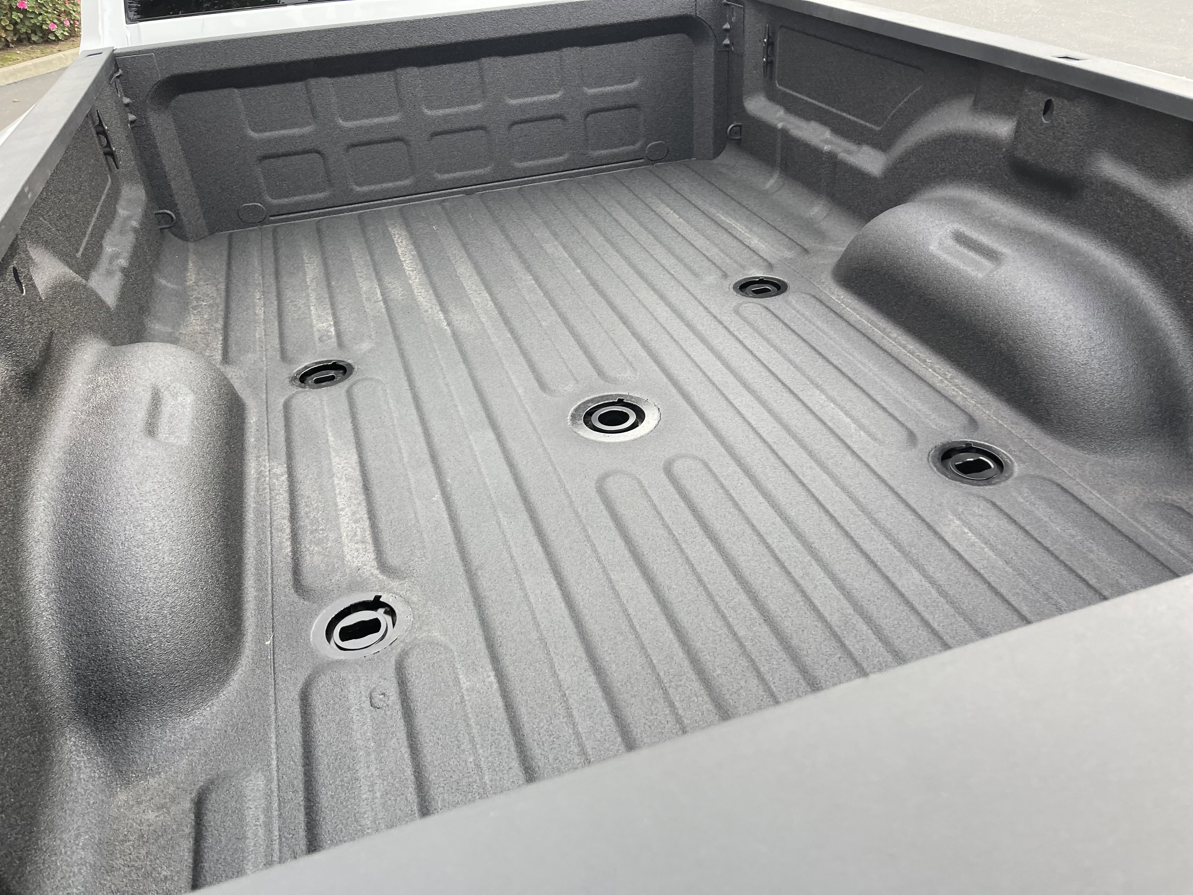 New 2026 Bright White Clear-Coat Exterior Paint RAM Laramie image 15