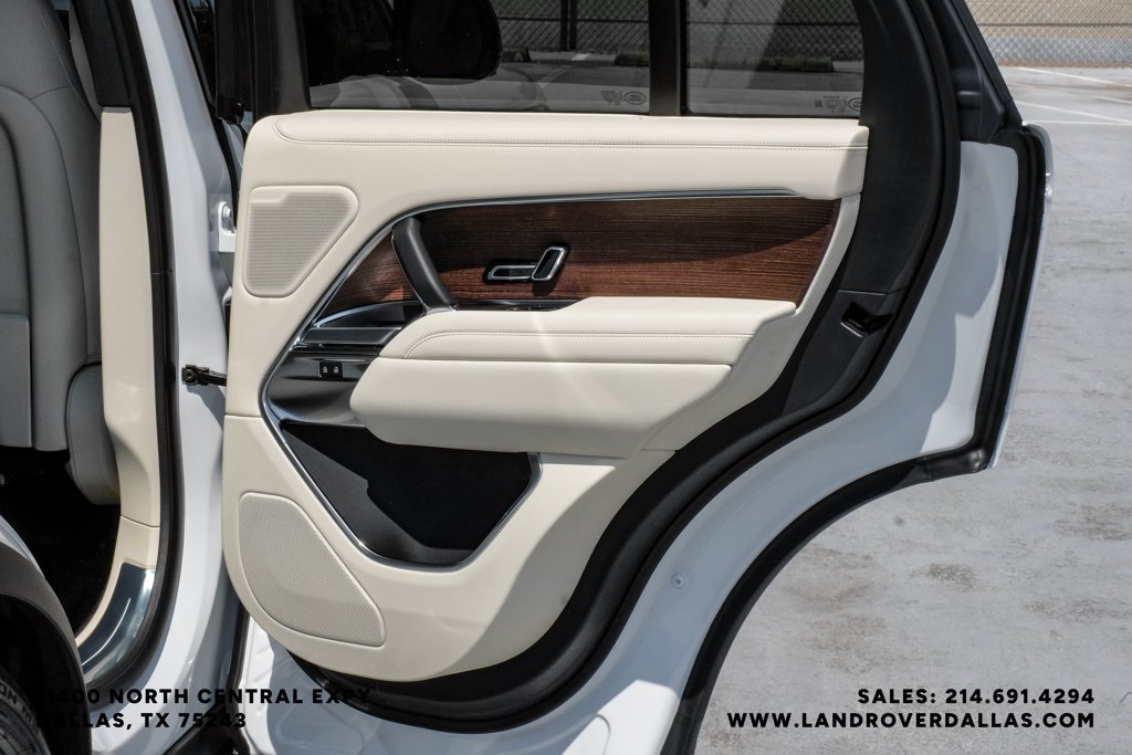 New 2027 Fuji White Land Rover SE image 49