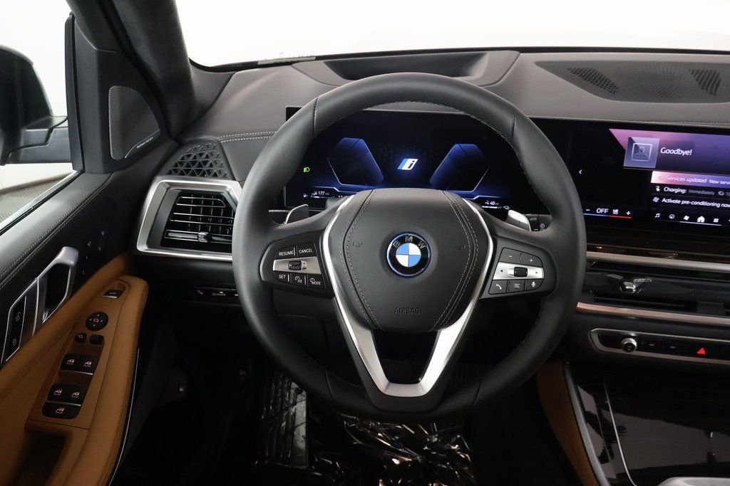New 2026 Dravit Grey Metallic BMW xDrive50e image 3