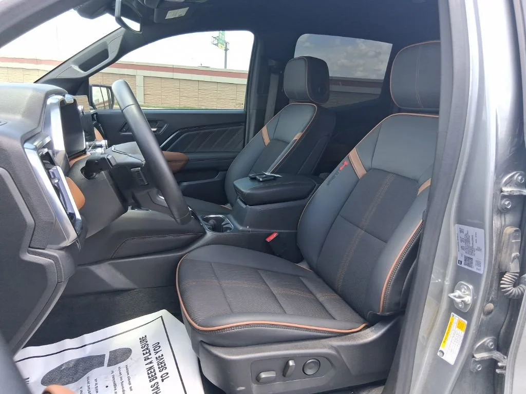 Used 2024 Sterling Metallic GMC AT4 image 20