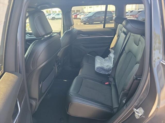 New 2026 Baltic Gray Metallic Clearcoat Jeep Laredo image 5