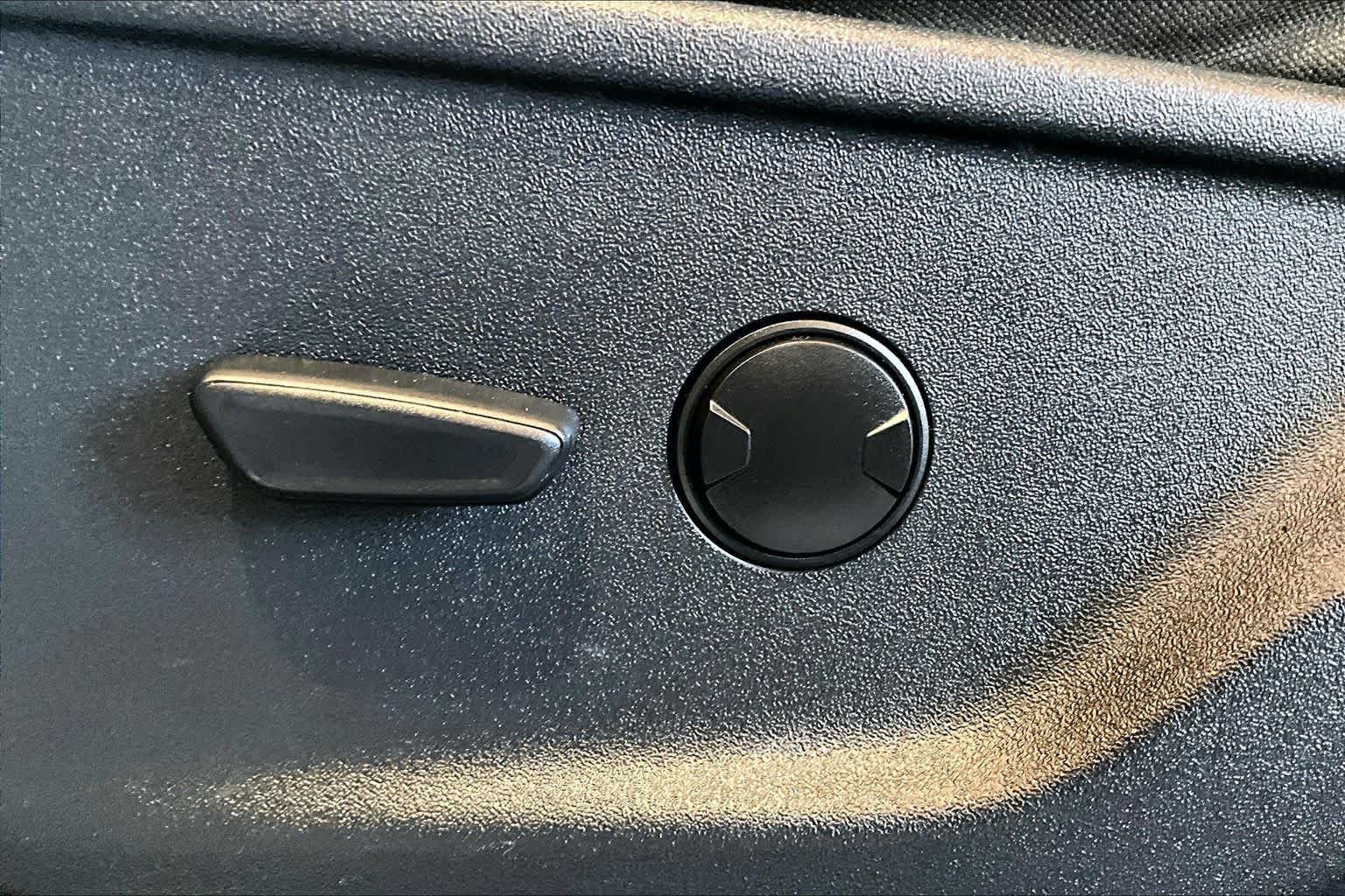 Used 2023 Agate Black Metallic Ford XLT image 64