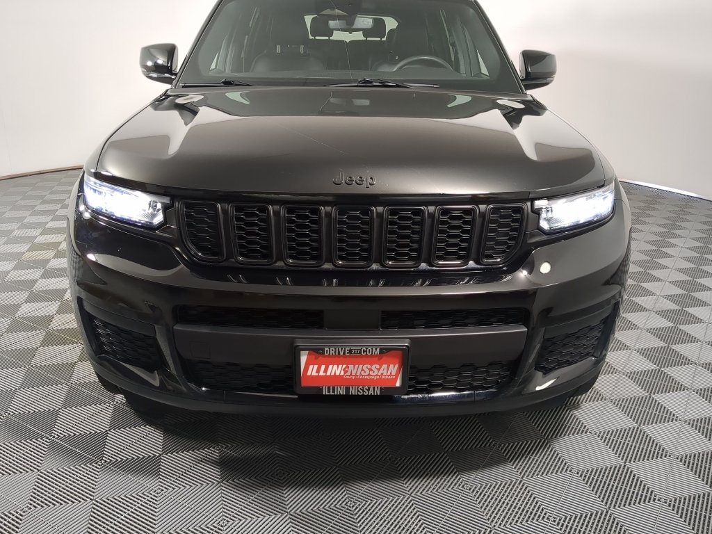 Used 2024 Diamond Black Crystal Pearlcoat Jeep Altitude X image 5