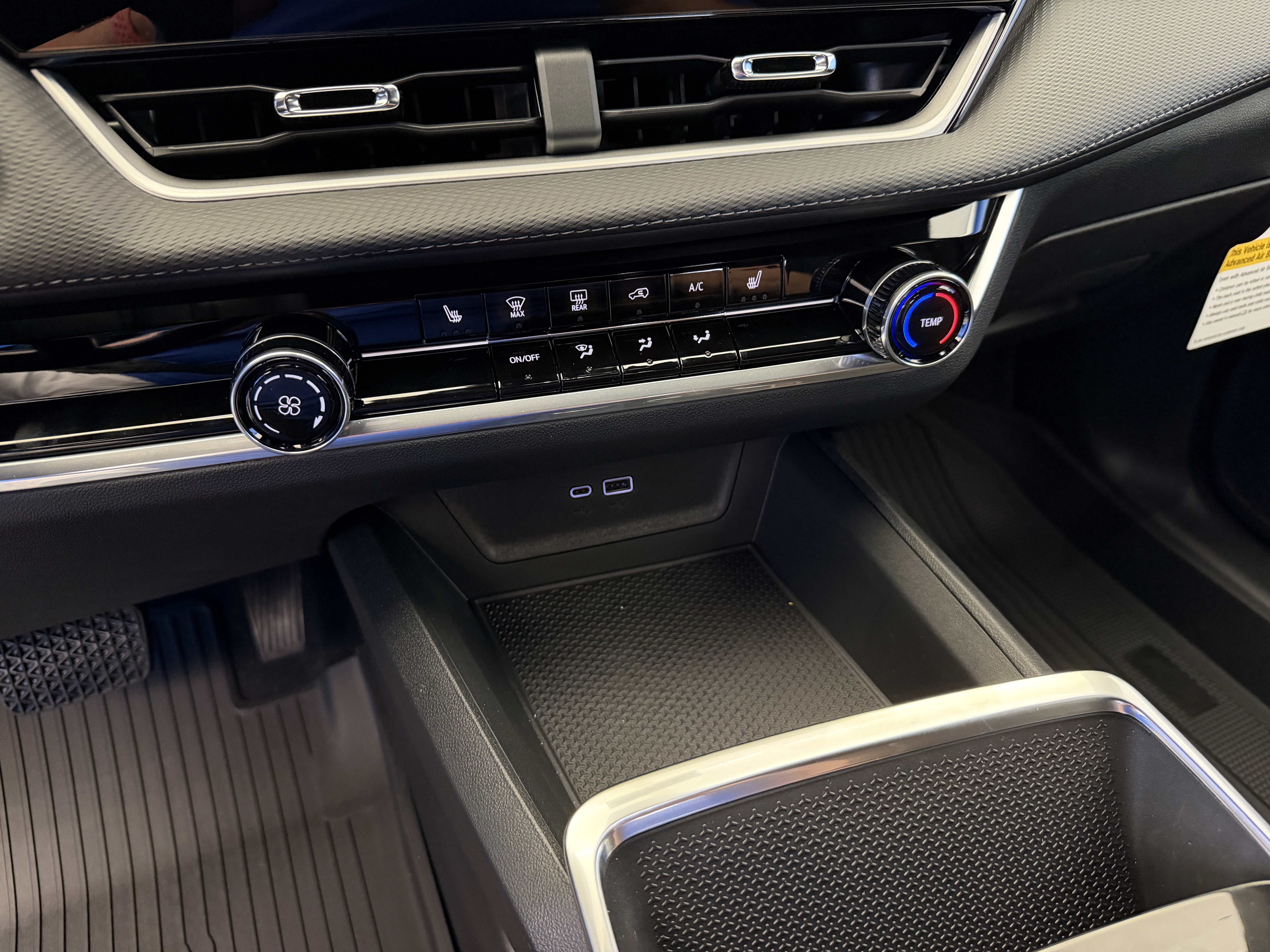 2027 Chevrolet Equinox LT - Photo 21