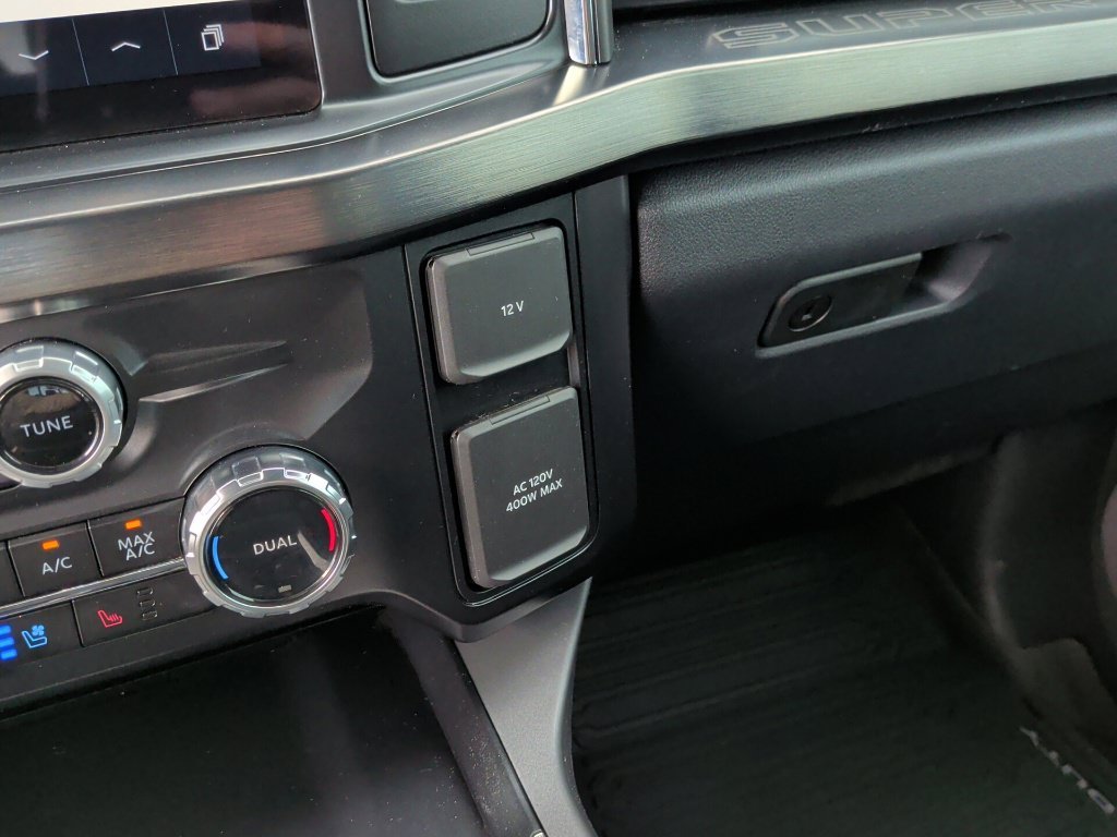 Used 2025 Agate Black Metallic Ford Lariat image 32