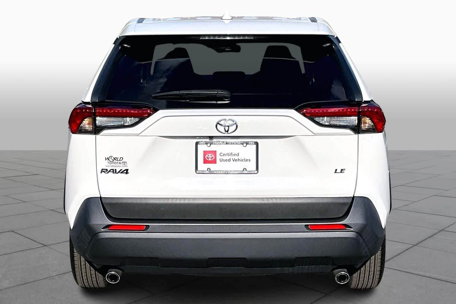 Used 2023 Ice Cap Toyota LE image 4