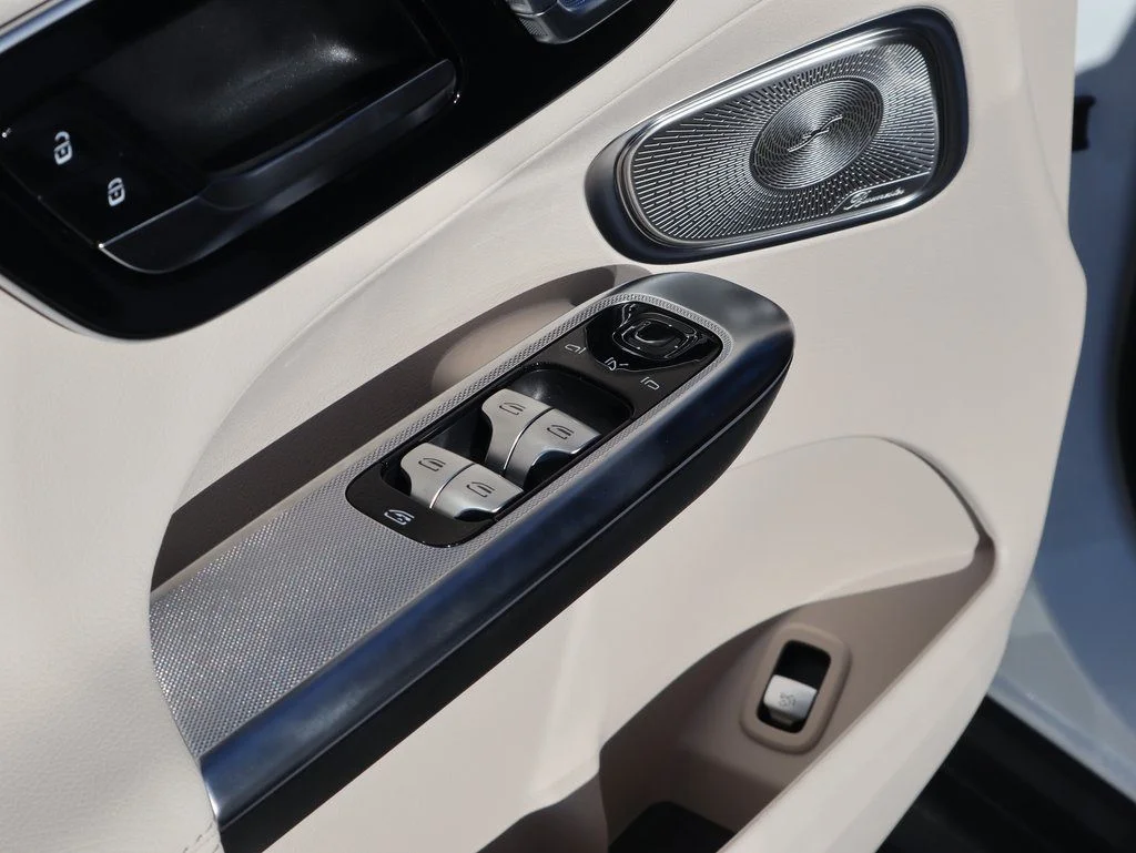 Certified Used 2026 Polar White Mercedes-Benz GLC 300 image 25