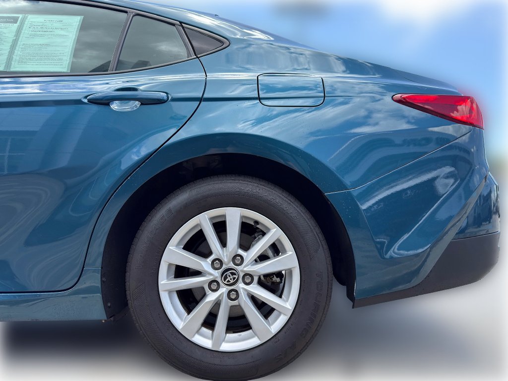 Used 2025 Ocean Gem Toyota LE image 5