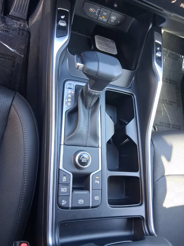 Used 2026 White Kia S image 41