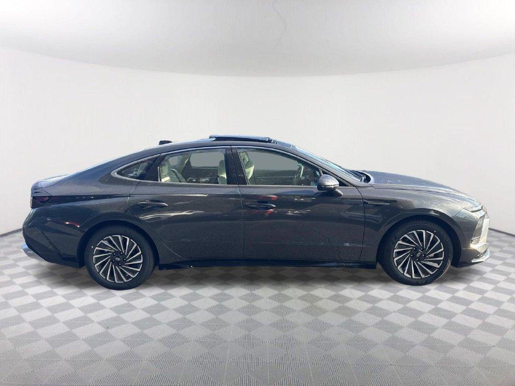 New 2026 Gray Hyundai SEL image 4