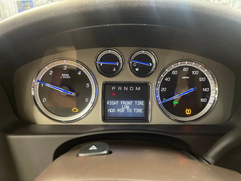 Used 2013 White Cadillac Luxury image 23