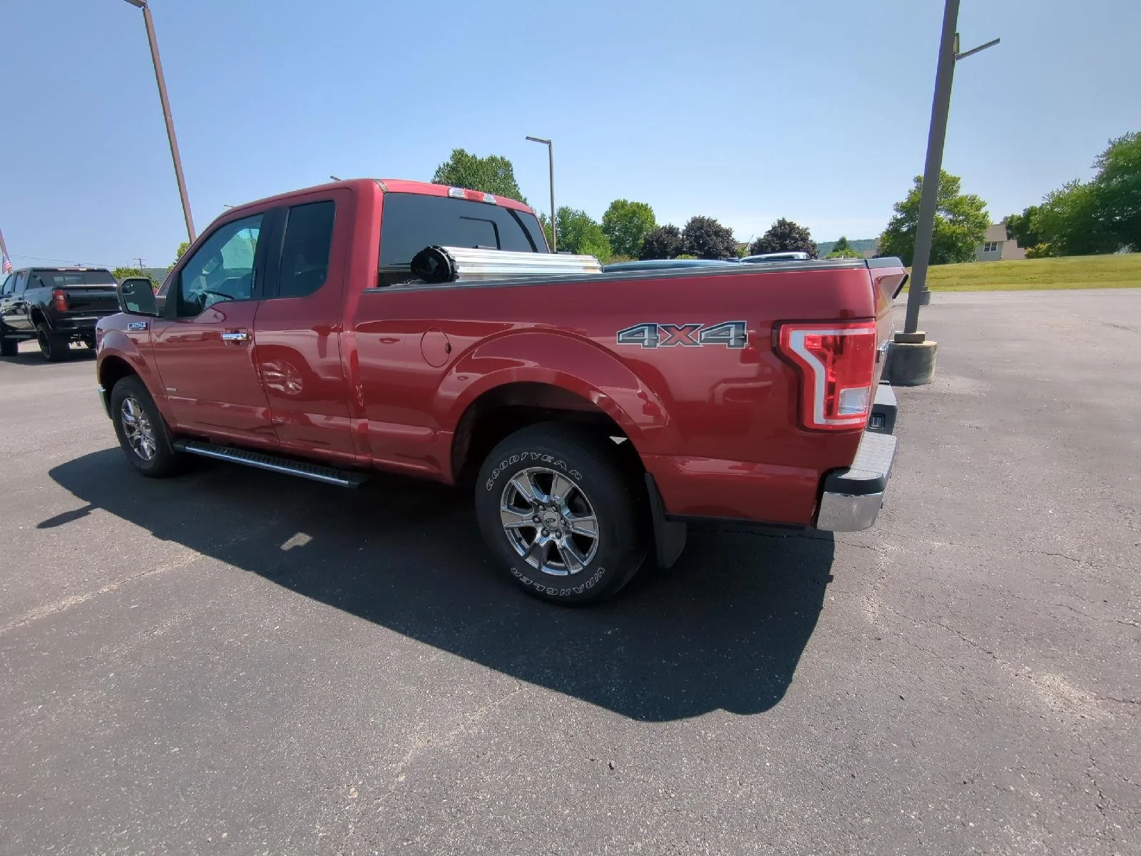 Used 2016 Red Ford XLT image 4