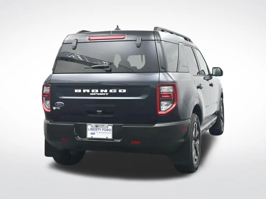 Used 2022 Blue Metallic Ford Outer Banks image 7